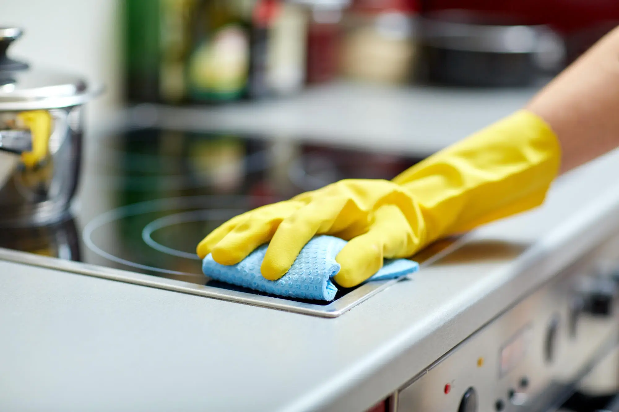 Maintaining a Clean Kitchen in Your Orlando, FL Vacation Rental: Tips and Tricks